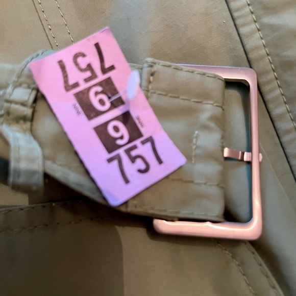 GALLERY LIKE NEW WATER REPELLENT RAINCOAT W DETACHABLE HOOD, DRY CLEANED. - Picture 16 of 17